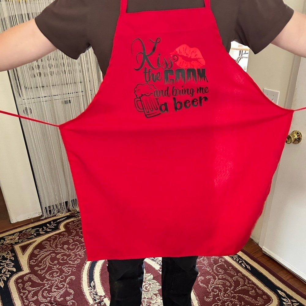 Kiss the cook and bring the beer displayed in a red apron - handmade -new